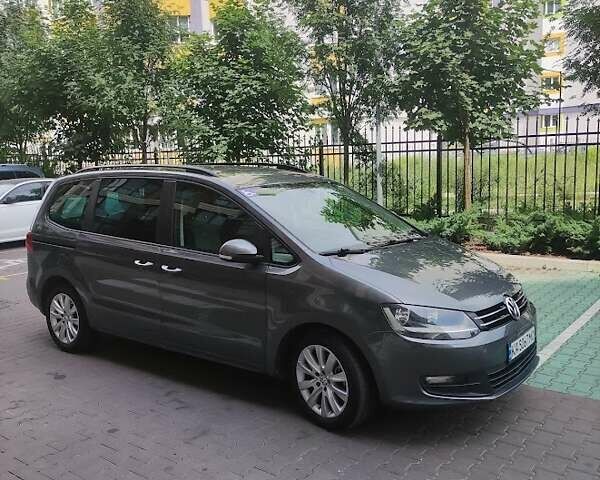 Серый Фольксваген Шаран, объемом двигателя 1.39 л и пробегом 220 тыс. км за 10200 $, фото 4 на Automoto.ua