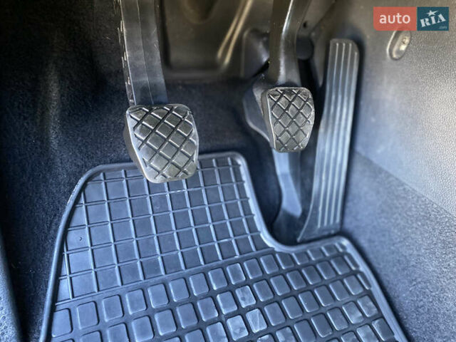 Серый Фольксваген Шаран, объемом двигателя 1.97 л и пробегом 273 тыс. км за 11550 $, фото 25 на Automoto.ua