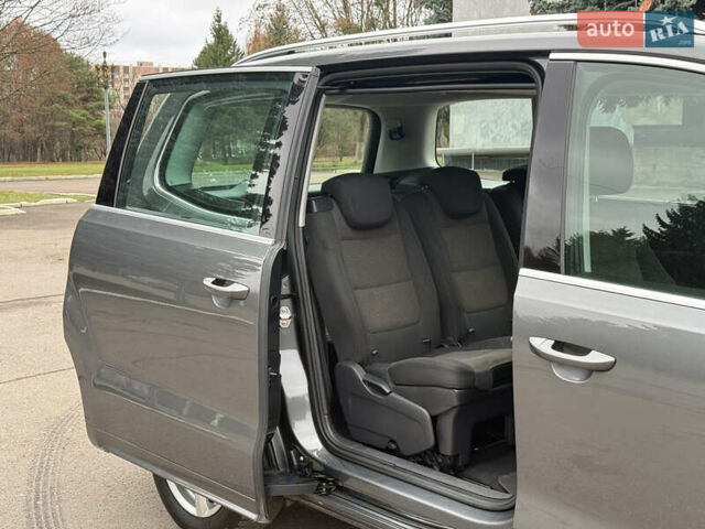 Серый Фольксваген Шаран, объемом двигателя 2 л и пробегом 295 тыс. км за 11850 $, фото 41 на Automoto.ua