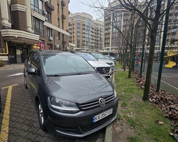 Серый Фольксваген Шаран, объемом двигателя 1.39 л и пробегом 220 тыс. км за 10200 $, фото 14 на Automoto.ua