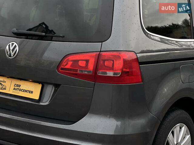 Сірий Фольксваген Шаран, об'ємом двигуна 2 л та пробігом 340 тис. км за 14000 $, фото 9 на Automoto.ua