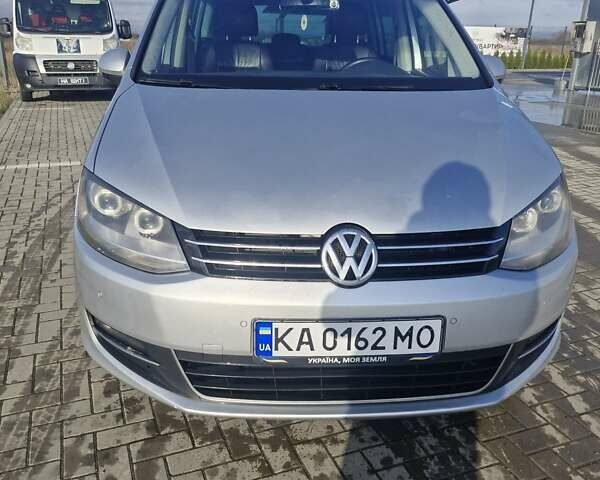 Серый Фольксваген Шаран, объемом двигателя 2 л и пробегом 291 тыс. км за 12500 $, фото 1 на Automoto.ua