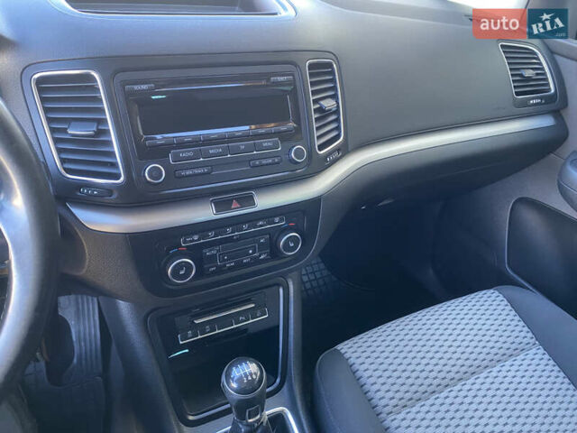 Серый Фольксваген Шаран, объемом двигателя 1.97 л и пробегом 273 тыс. км за 11550 $, фото 18 на Automoto.ua