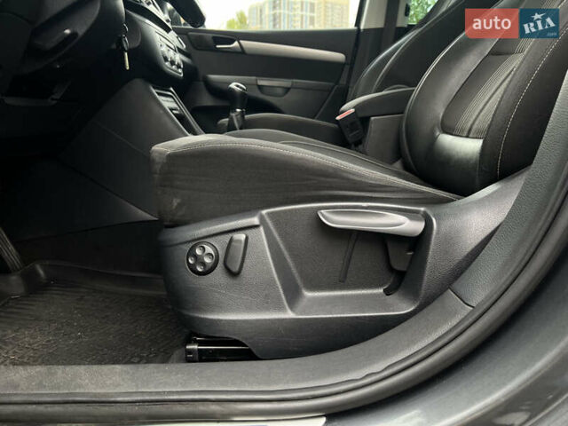 Сірий Фольксваген Шаран, об'ємом двигуна 2 л та пробігом 340 тис. км за 14000 $, фото 33 на Automoto.ua