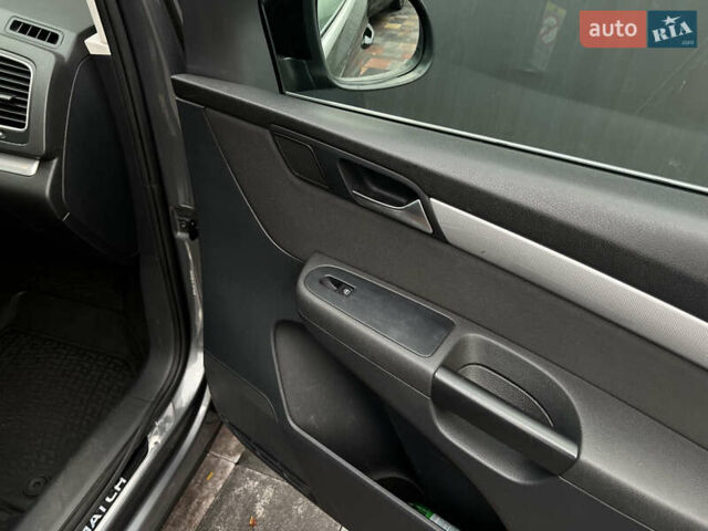 Сірий Фольксваген Шаран, об'ємом двигуна 2 л та пробігом 340 тис. км за 14000 $, фото 15 на Automoto.ua