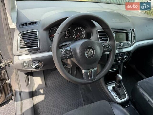 Серый Фольксваген Шаран, объемом двигателя 2 л и пробегом 203 тыс. км за 15200 $, фото 16 на Automoto.ua