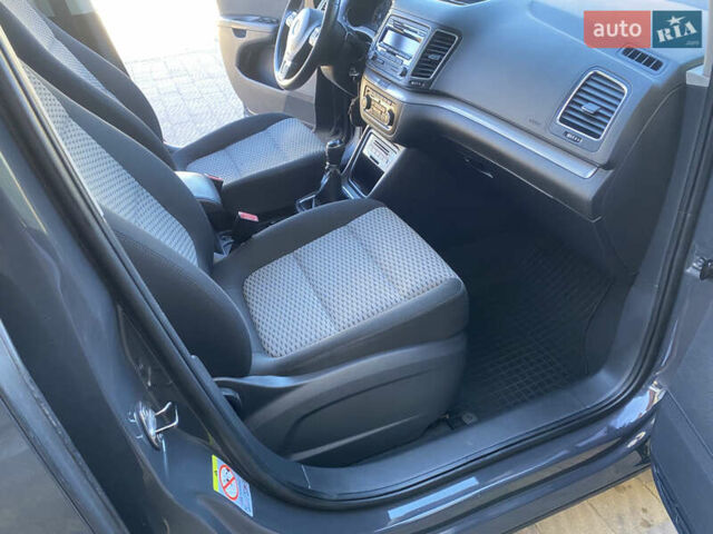 Серый Фольксваген Шаран, объемом двигателя 1.97 л и пробегом 273 тыс. км за 11550 $, фото 11 на Automoto.ua