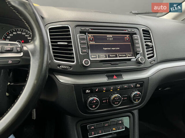 Сірий Фольксваген Шаран, об'ємом двигуна 2 л та пробігом 340 тис. км за 14000 $, фото 25 на Automoto.ua