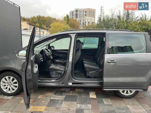 Сірий Фольксваген Шаран, об'ємом двигуна 2 л та пробігом 340 тис. км за 14000 $, фото 18 на Automoto.ua