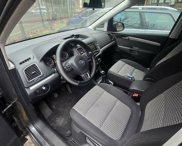 Серый Фольксваген Шаран, объемом двигателя 1.39 л и пробегом 220 тыс. км за 10200 $, фото 11 на Automoto.ua