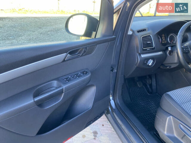 Серый Фольксваген Шаран, объемом двигателя 1.97 л и пробегом 273 тыс. км за 11550 $, фото 7 на Automoto.ua