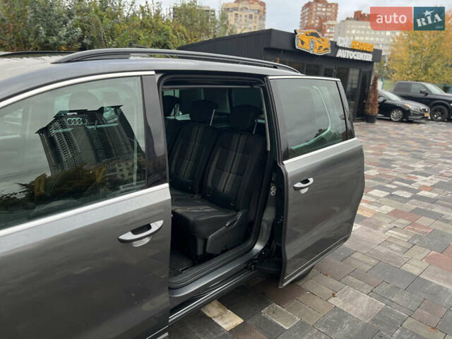 Сірий Фольксваген Шаран, об'ємом двигуна 2 л та пробігом 340 тис. км за 14000 $, фото 17 на Automoto.ua