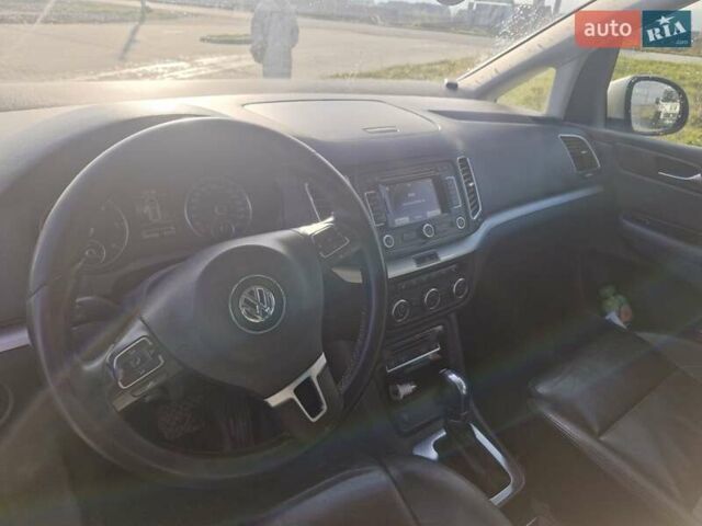 Серый Фольксваген Шаран, объемом двигателя 2 л и пробегом 291 тыс. км за 12500 $, фото 5 на Automoto.ua