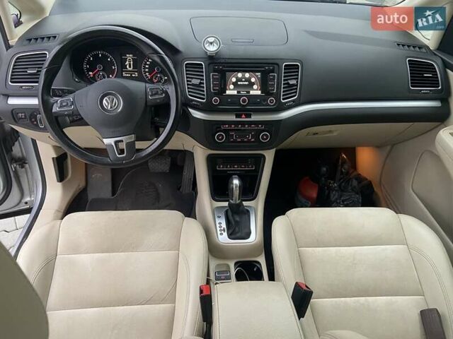 Серый Фольксваген Шаран, объемом двигателя 2 л и пробегом 228 тыс. км за 18200 $, фото 7 на Automoto.ua