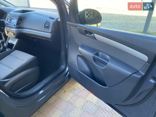 Серый Фольксваген Шаран, объемом двигателя 1.97 л и пробегом 273 тыс. км за 11550 $, фото 13 на Automoto.ua