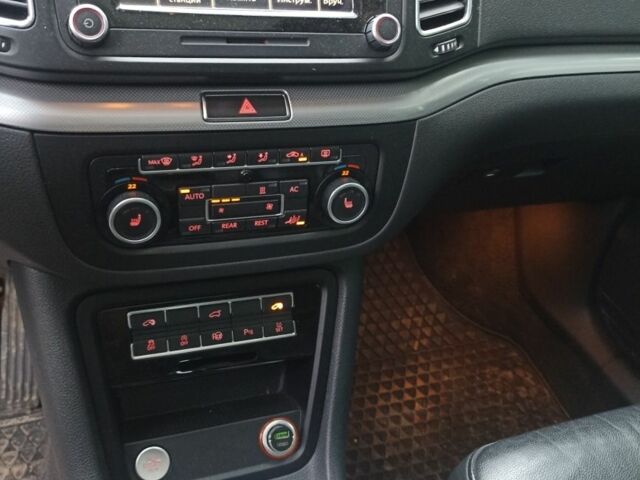 Серый Фольксваген Шаран, объемом двигателя 2 л и пробегом 255 тыс. км за 15666 $, фото 6 на Automoto.ua