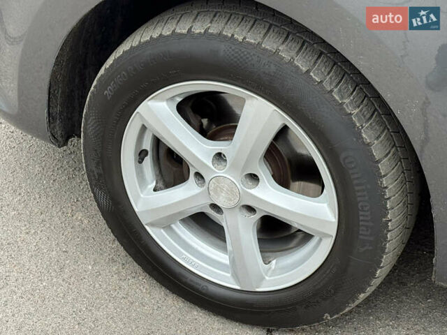 Серый Фольксваген Шаран, объемом двигателя 2 л и пробегом 295 тыс. км за 11850 $, фото 19 на Automoto.ua