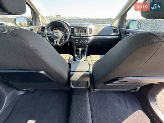 Серый Фольксваген Шаран, объемом двигателя 2 л и пробегом 285 тыс. км за 14300 $, фото 42 на Automoto.ua