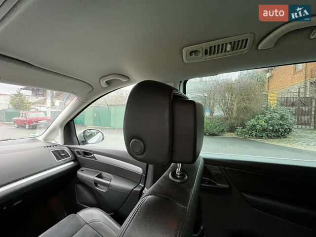 Серый Фольксваген Шаран, объемом двигателя 2 л и пробегом 180 тыс. км за 14750 $, фото 18 на Automoto.ua