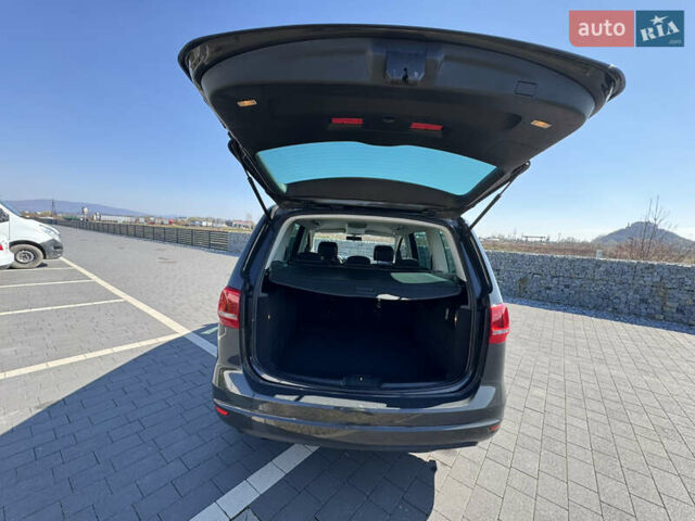 Серый Фольксваген Шаран, объемом двигателя 2 л и пробегом 285 тыс. км за 14300 $, фото 46 на Automoto.ua