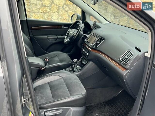 Серый Фольксваген Шаран, объемом двигателя 2 л и пробегом 267 тыс. км за 15950 $, фото 69 на Automoto.ua