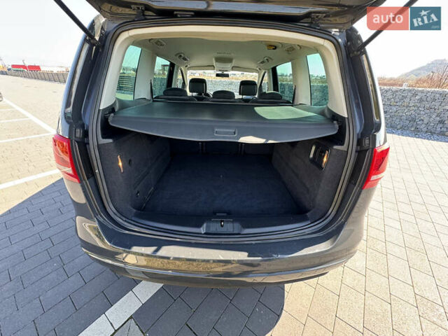 Серый Фольксваген Шаран, объемом двигателя 2 л и пробегом 285 тыс. км за 14300 $, фото 45 на Automoto.ua