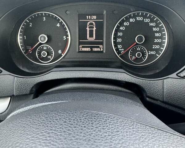 Фольксваген Шаран 2013 в Черновцах на Automoto.ua Серый Фольксваген Шаран, объемом двигателя 2 л и пробегом 238 тыс. км за 17000 $, фото 10 на Automoto.ua