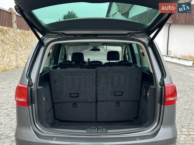 Серый Фольксваген Шаран, объемом двигателя 2 л и пробегом 267 тыс. км за 15950 $, фото 63 на Automoto.ua