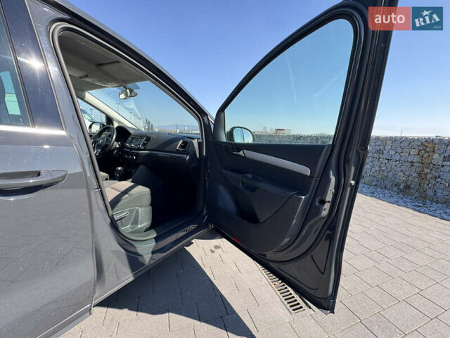 Серый Фольксваген Шаран, объемом двигателя 2 л и пробегом 285 тыс. км за 14300 $, фото 33 на Automoto.ua