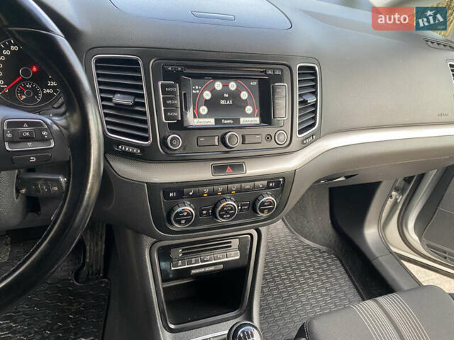 Серый Фольксваген Шаран, объемом двигателя 2 л и пробегом 257 тыс. км за 12900 $, фото 13 на Automoto.ua