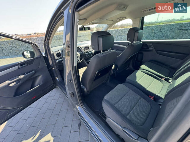 Серый Фольксваген Шаран, объемом двигателя 2 л и пробегом 285 тыс. км за 14300 $, фото 32 на Automoto.ua