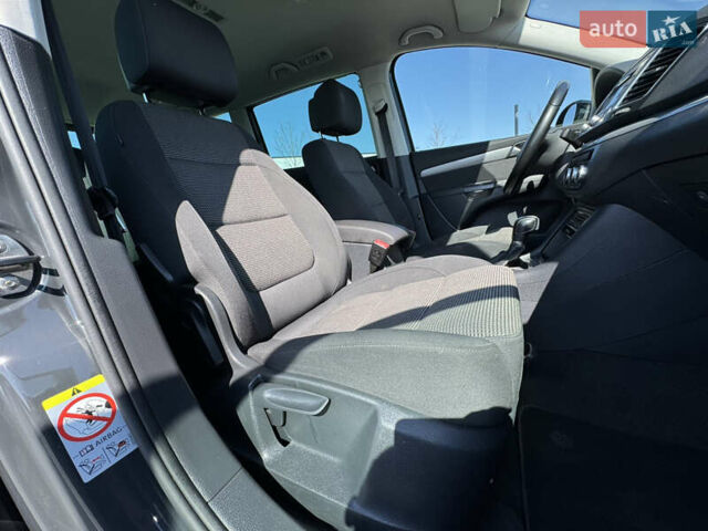 Серый Фольксваген Шаран, объемом двигателя 2 л и пробегом 285 тыс. км за 14300 $, фото 36 на Automoto.ua