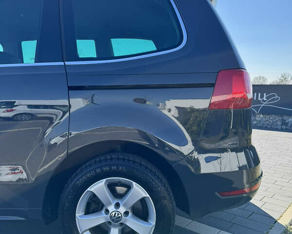 Серый Фольксваген Шаран, объемом двигателя 2 л и пробегом 285 тыс. км за 14300 $, фото 16 на Automoto.ua