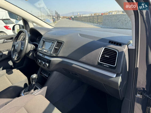 Серый Фольксваген Шаран, объемом двигателя 2 л и пробегом 285 тыс. км за 14300 $, фото 35 на Automoto.ua