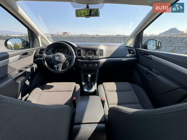 Серый Фольксваген Шаран, объемом двигателя 2 л и пробегом 285 тыс. км за 14300 $, фото 41 на Automoto.ua