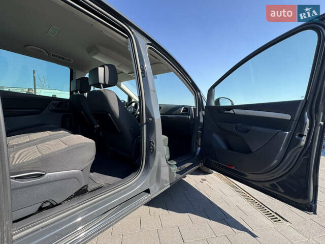 Серый Фольксваген Шаран, объемом двигателя 2 л и пробегом 285 тыс. км за 14300 $, фото 40 на Automoto.ua