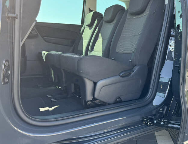 Серый Фольксваген Шаран, объемом двигателя 2 л и пробегом 285 тыс. км за 14300 $, фото 31 на Automoto.ua