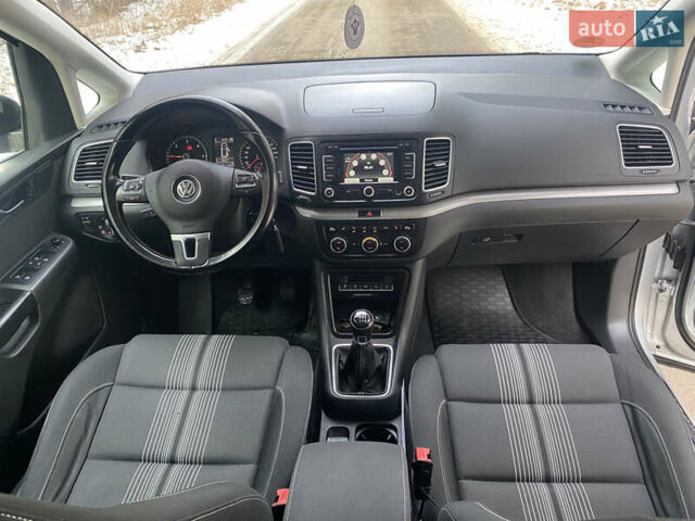 Серый Фольксваген Шаран, объемом двигателя 2 л и пробегом 257 тыс. км за 12500 $, фото 7 на Automoto.ua