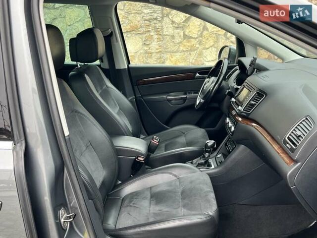 Серый Фольксваген Шаран, объемом двигателя 2 л и пробегом 267 тыс. км за 15950 $, фото 68 на Automoto.ua