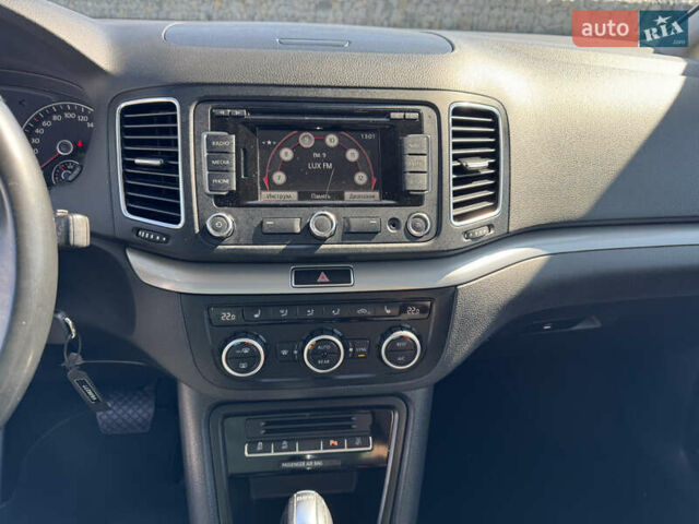 Серый Фольксваген Шаран, объемом двигателя 2 л и пробегом 285 тыс. км за 14300 $, фото 27 на Automoto.ua