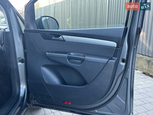 Серый Фольксваген Шаран, объемом двигателя 2 л и пробегом 247 тыс. км за 13999 $, фото 25 на Automoto.ua