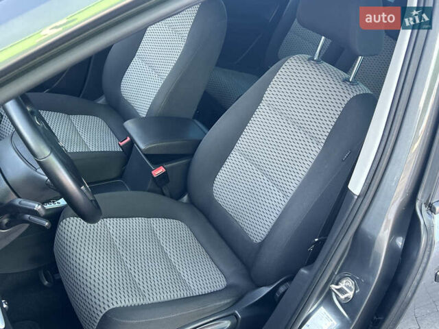 Серый Фольксваген Шаран, объемом двигателя 2 л и пробегом 247 тыс. км за 13999 $, фото 18 на Automoto.ua