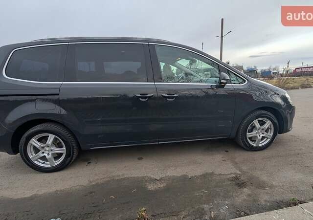 Сірий Фольксваген Шаран, об'ємом двигуна 2 л та пробігом 282 тис. км за 17300 $, фото 1 на Automoto.ua