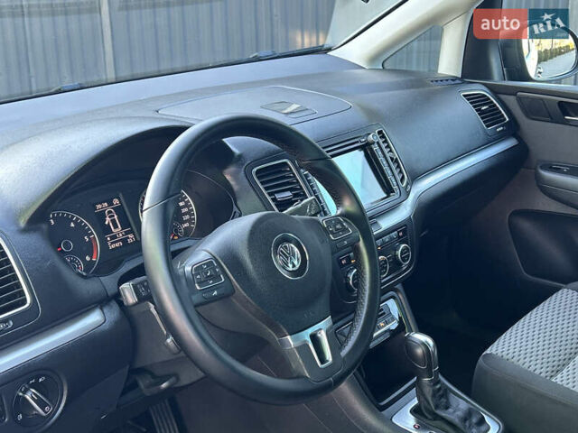 Серый Фольксваген Шаран, объемом двигателя 2 л и пробегом 247 тыс. км за 13999 $, фото 11 на Automoto.ua