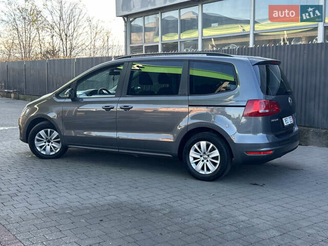 Серый Фольксваген Шаран, объемом двигателя 2 л и пробегом 247 тыс. км за 13999 $, фото 3 на Automoto.ua