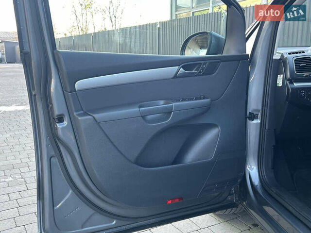 Серый Фольксваген Шаран, объемом двигателя 2 л и пробегом 247 тыс. км за 13999 $, фото 19 на Automoto.ua