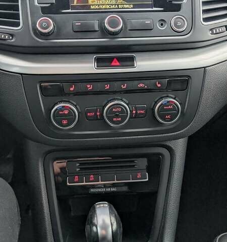 Сірий Фольксваген Шаран, об'ємом двигуна 2 л та пробігом 282 тис. км за 17300 $, фото 7 на Automoto.ua