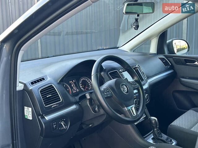 Серый Фольксваген Шаран, объемом двигателя 2 л и пробегом 247 тыс. км за 13999 $, фото 9 на Automoto.ua