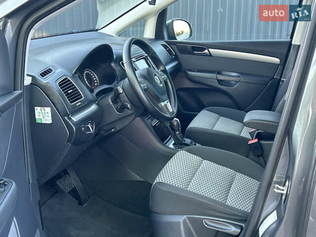 Серый Фольксваген Шаран, объемом двигателя 2 л и пробегом 247 тыс. км за 13999 $, фото 15 на Automoto.ua