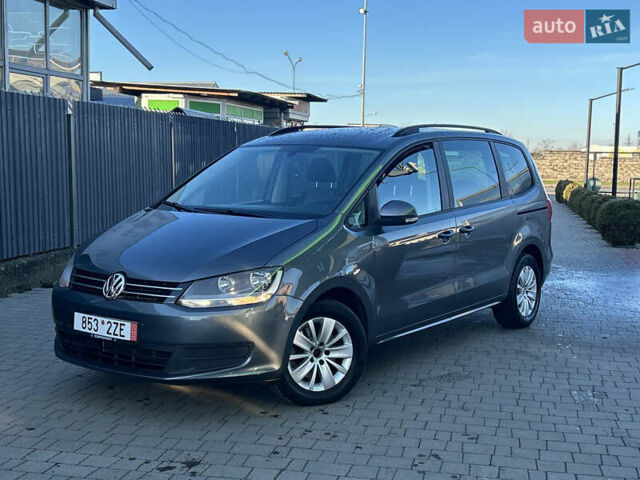 Серый Фольксваген Шаран, объемом двигателя 2 л и пробегом 247 тыс. км за 13999 $, фото 1 на Automoto.ua